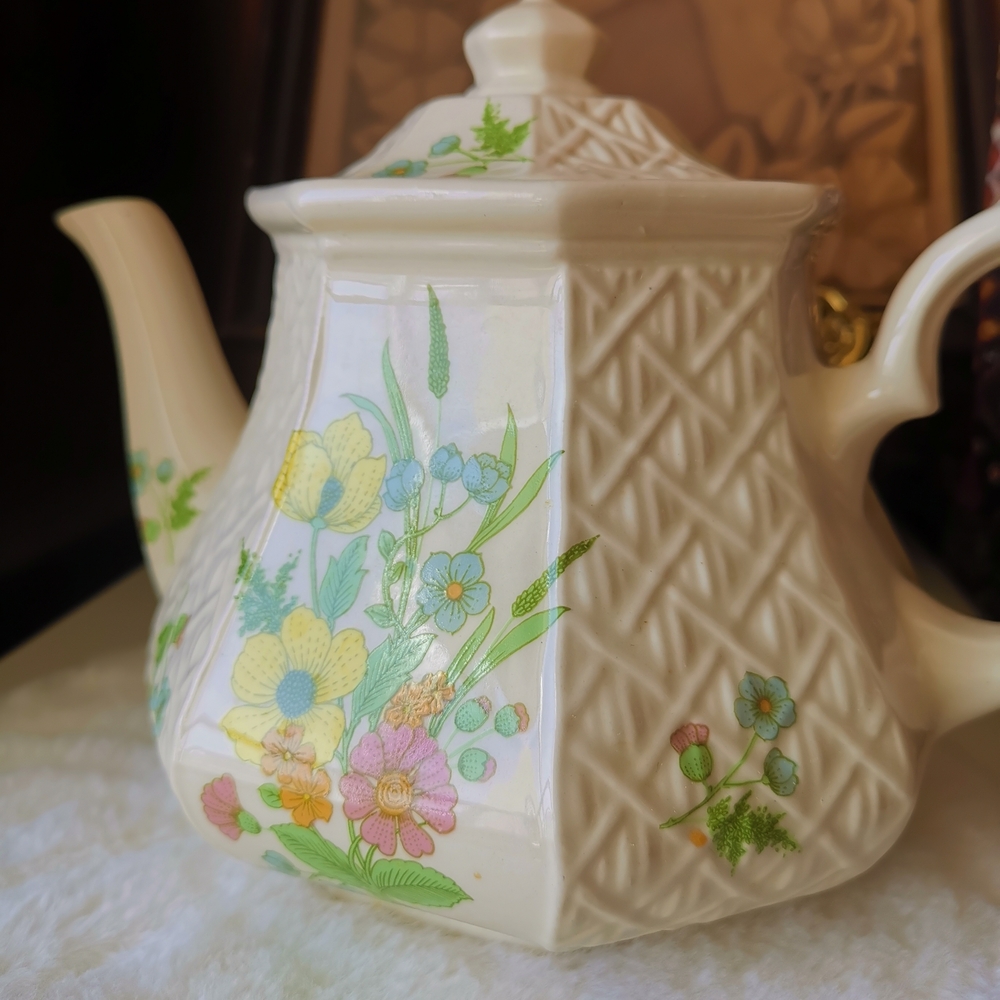 Vintage Sadler MCM Floral Patterned Teapot - Picture 7 of 8